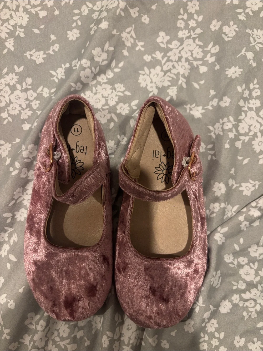 Girls velvet flats